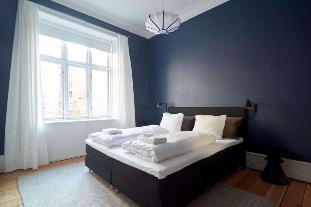 Moderen And Sleek 3Br With Bath By The Lakes And Metro Copenhaga Exterior foto