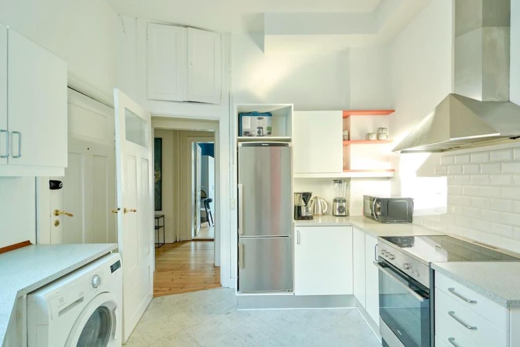 Moderen And Sleek 3Br With Bath By The Lakes And Metro Copenhaga Exterior foto