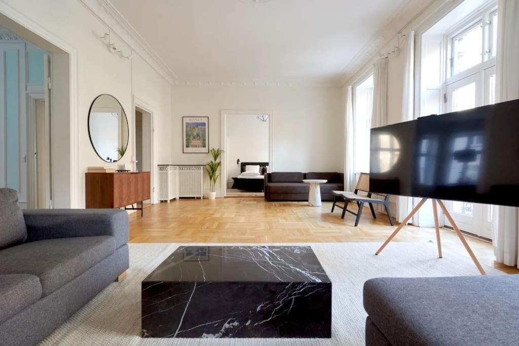 Moderen And Sleek 3Br With Bath By The Lakes And Metro Copenhaga Exterior foto