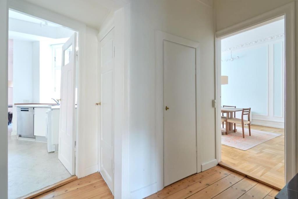 Moderen And Sleek 3Br With Bath By The Lakes And Metro Copenhaga Exterior foto