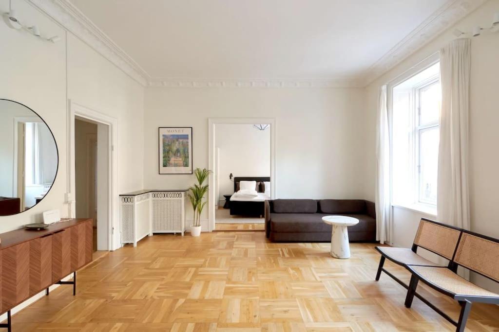 Moderen And Sleek 3Br With Bath By The Lakes And Metro Copenhaga Exterior foto