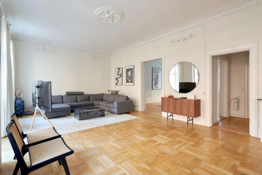 Moderen And Sleek 3Br With Bath By The Lakes And Metro Copenhaga Exterior foto