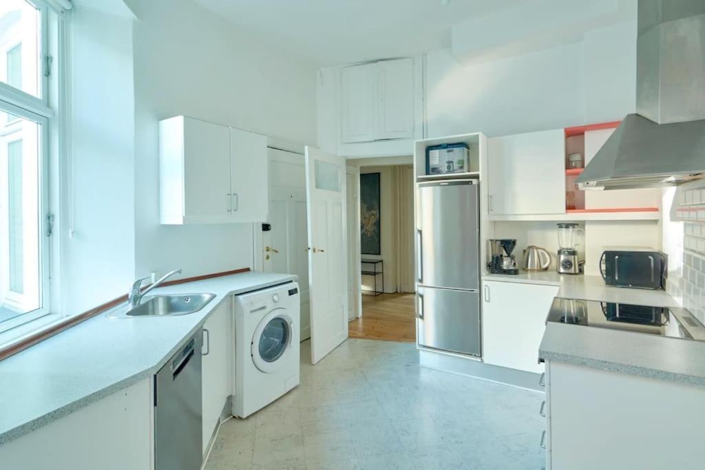 Moderen And Sleek 3Br With Bath By The Lakes And Metro Copenhaga Exterior foto