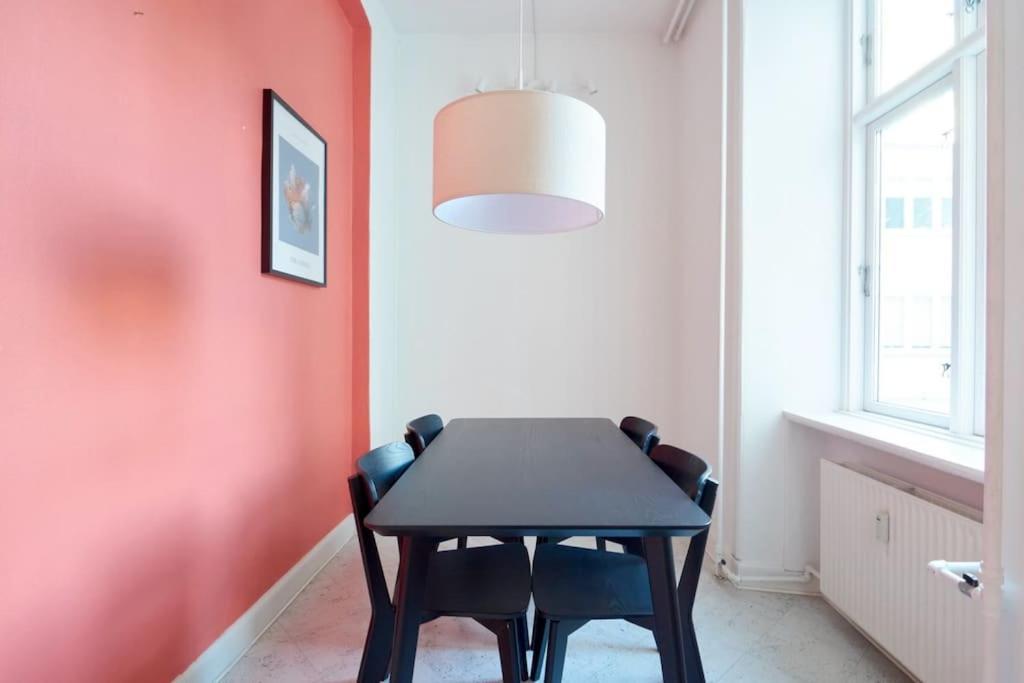 Moderen And Sleek 3Br With Bath By The Lakes And Metro Copenhaga Exterior foto