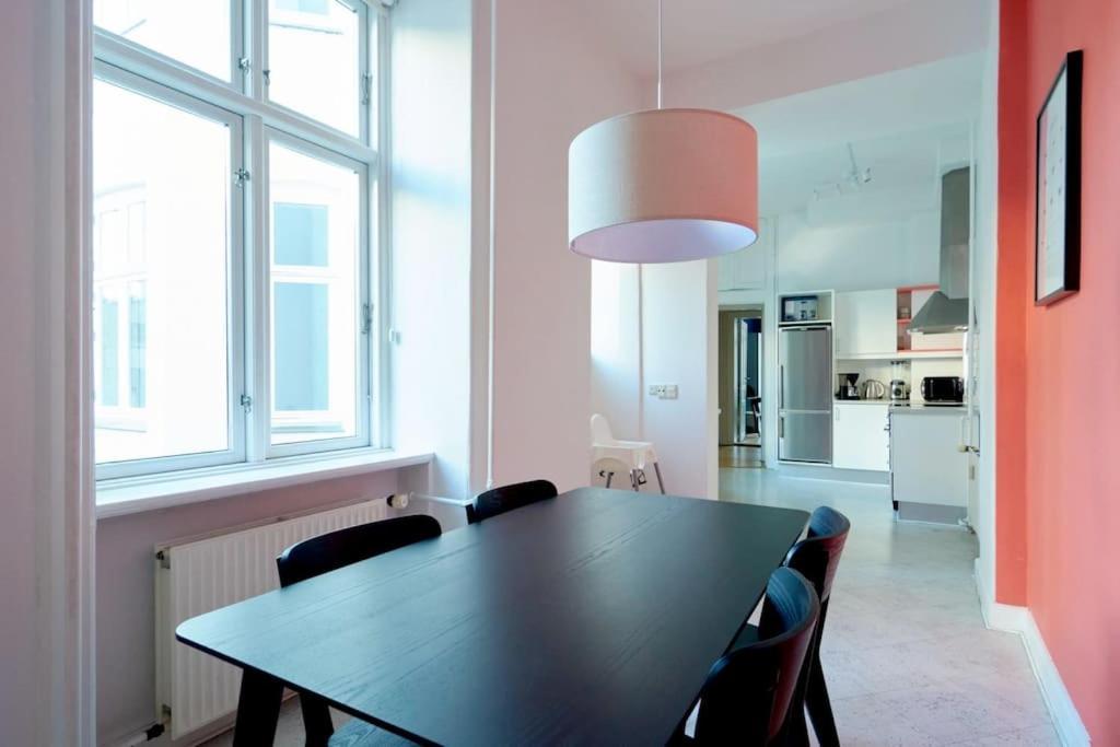 Moderen And Sleek 3Br With Bath By The Lakes And Metro Copenhaga Exterior foto